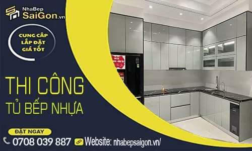 Thi công tủ bếp nhựa đặc TP.HCM – Giải pháp bền đẹp, chống nước 100% cho không gian bếp hiện đại