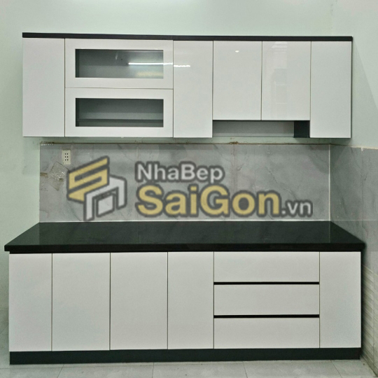 Mẫu tủ bếp Acrylic chữ I