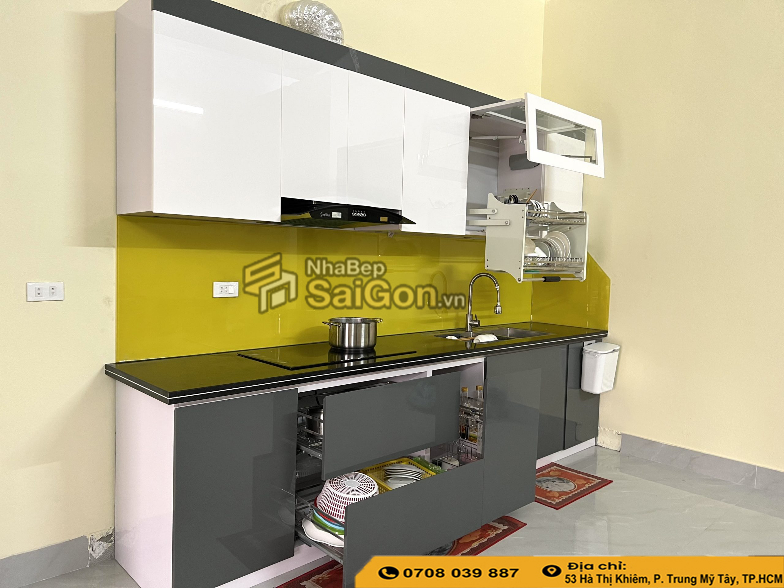 Mẫu tủ bếp Acrylic chữ I