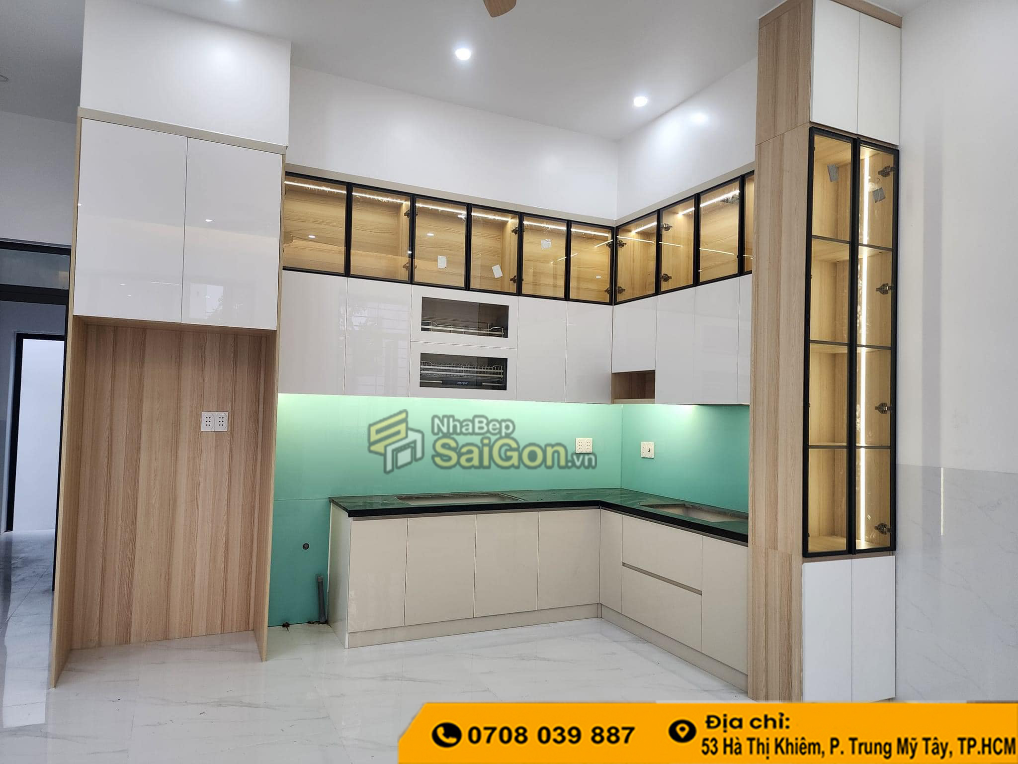 Tủ bếp nhựa cánh kính