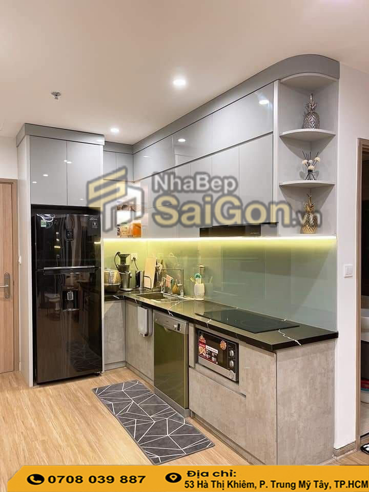 Nên làm tủ bếp nhựa đặc hay nhôm kính