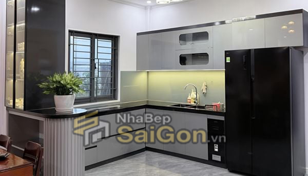 Tủ bếp nhựa đặc và MDF