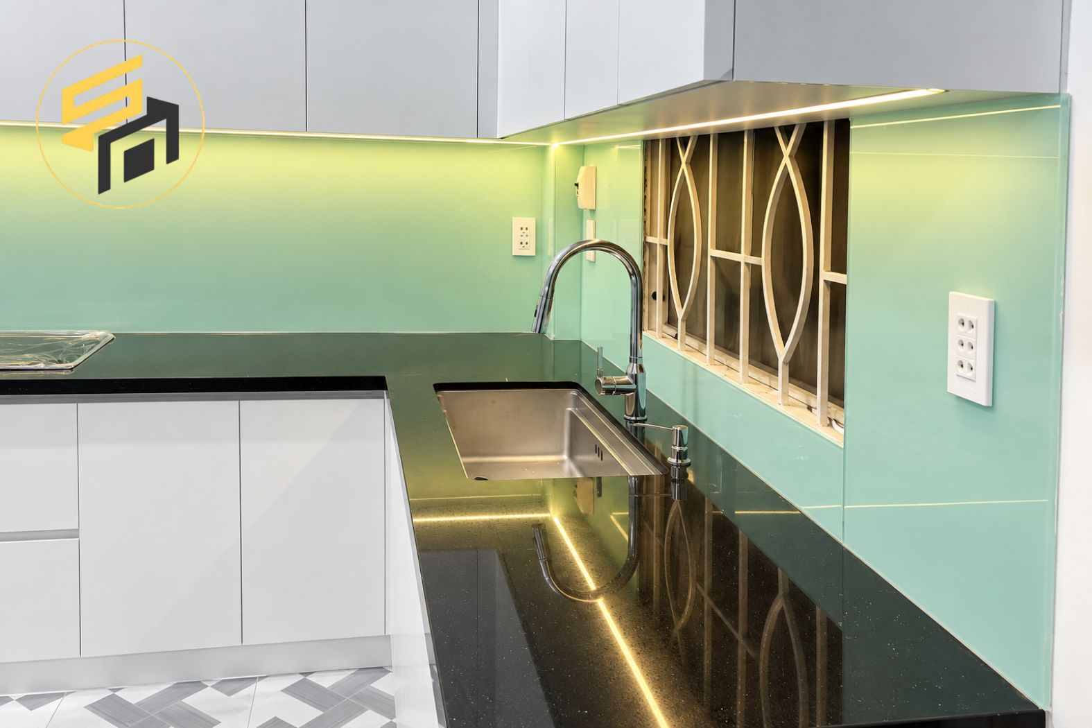Dự Án Tủ Bếp Nhựa Acrylic Chữ L Tại Nhà Chị Minh Hóc Môn